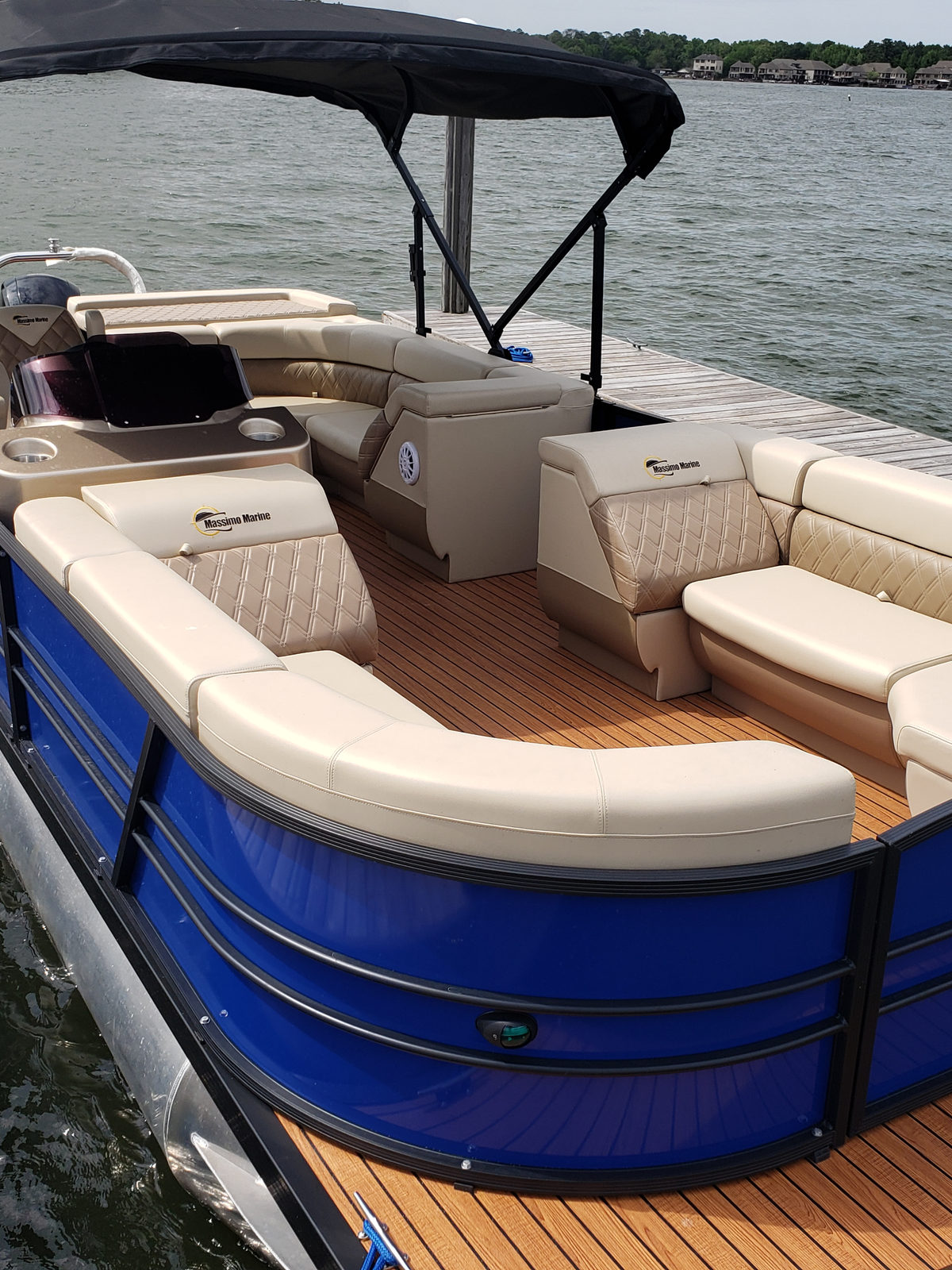 Tritoon interior